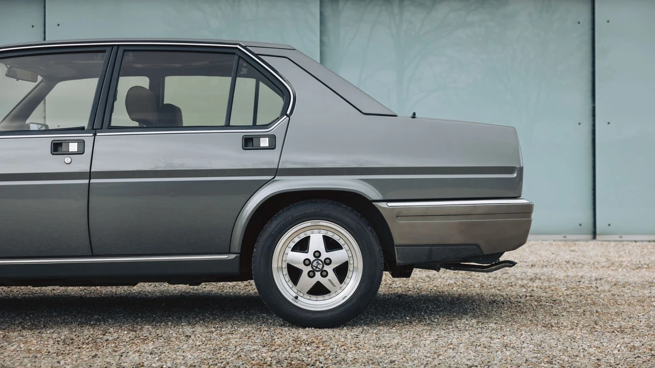 1987 Alfa Romeo 75/Milano - Image 18 of 31