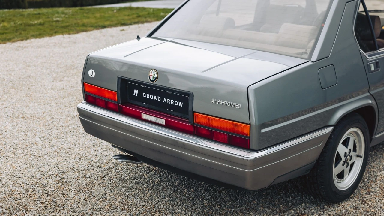 1987 Alfa Romeo 75/Milano - Image 29 of 31