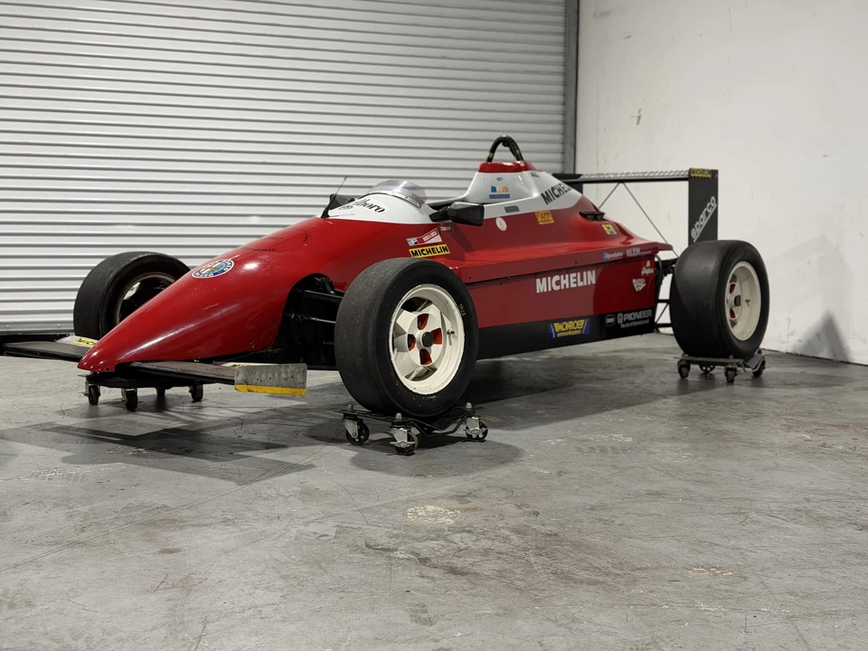 1987 Alfa Romeo - Image 14 of 31