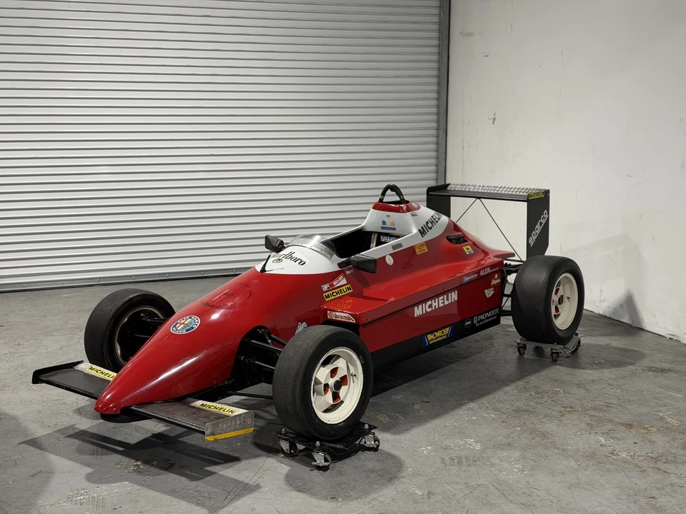 1987 Alfa Romeo - Image 16 of 31