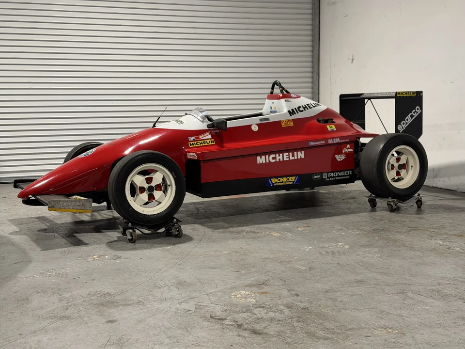 1987 Alfa Romeo - Image 17 of 31