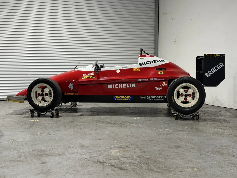 1987 Alfa Romeo - Image 20 of 31