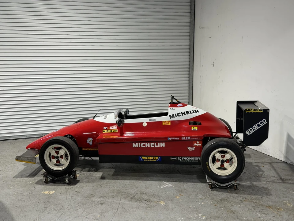 1987 Alfa Romeo - Image 22 of 31