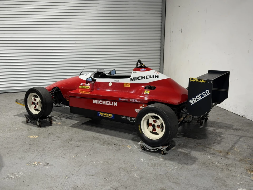 1987 Alfa Romeo - Image 25 of 31