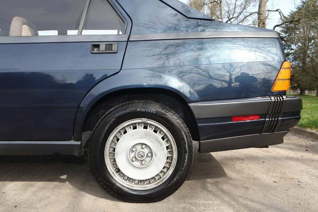 1987 Alfa Romeo 75/Milano - Image 10 of 20