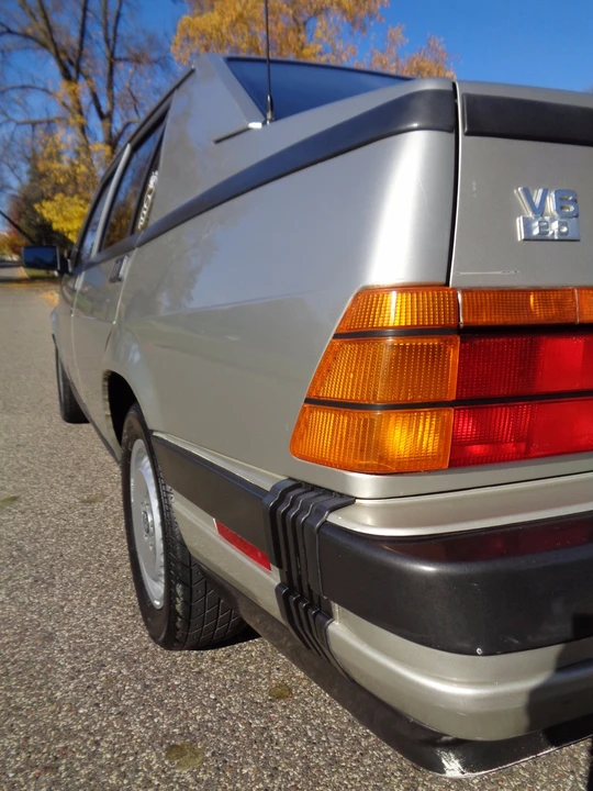 1987 Alfa Romeo 75/Milano - Image 28 of 31