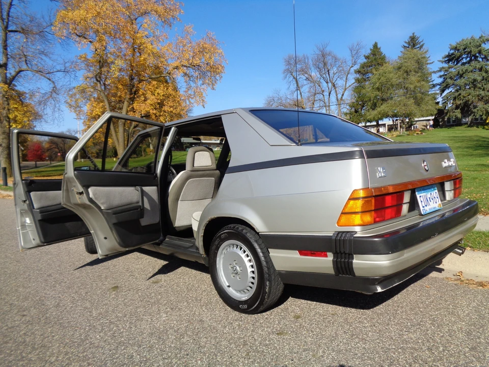 1987 Alfa Romeo 75/Milano - Image 5 of 31