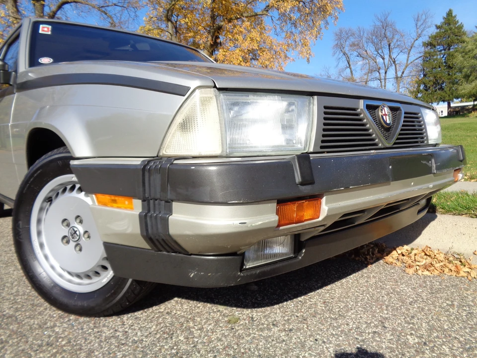 1987 Alfa Romeo 75/Milano - Image 2 of 31