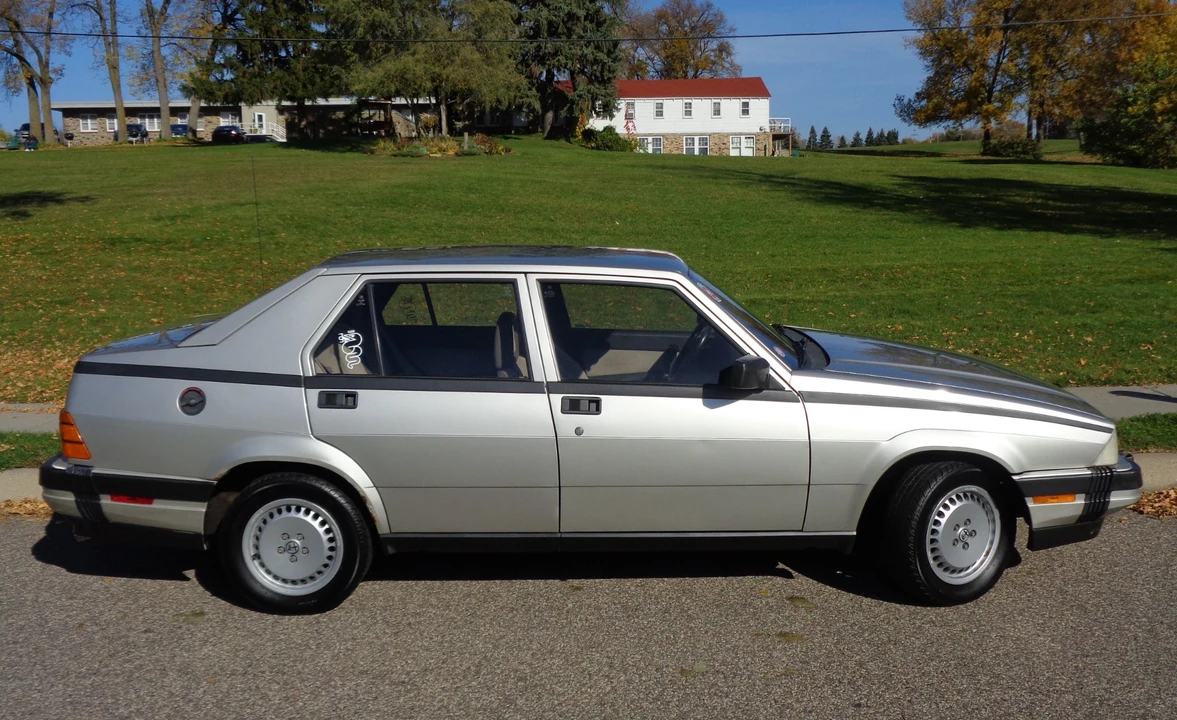 1987 Alfa Romeo 75/Milano - Image 3 of 31