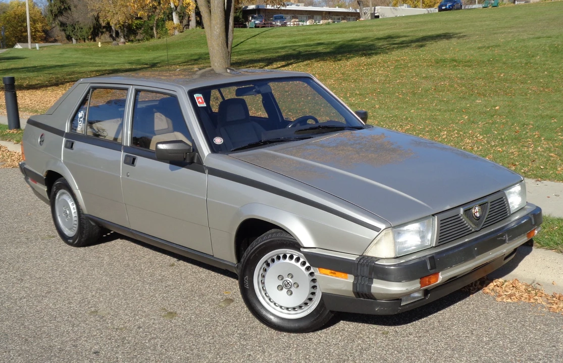 1987 Alfa Romeo 75/Milano - Image 17 of 31