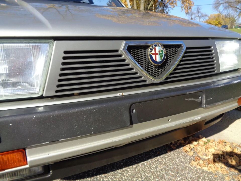 1987 Alfa Romeo 75/Milano - Image 24 of 31