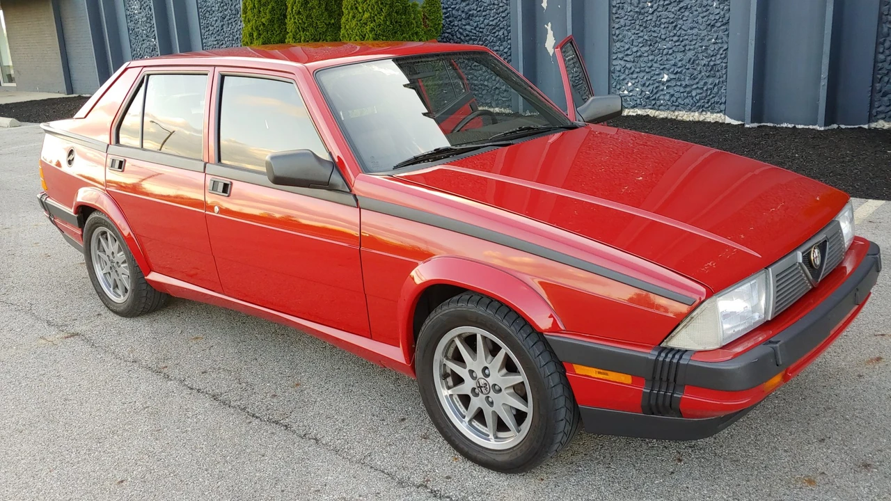 1987 Alfa Romeo 75/Milano - Image 8 of 31