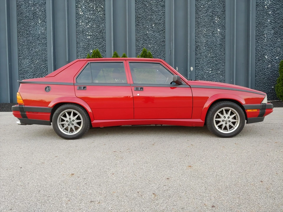 1987 Alfa Romeo 75/Milano - Image 9 of 31