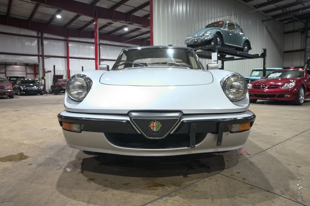 1987 Alfa Romeo - Image 25 of 31