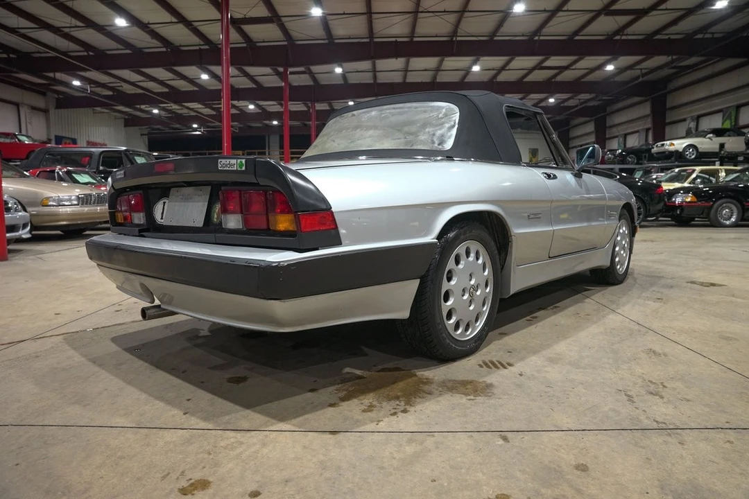 1987 Alfa Romeo - Image 22 of 31