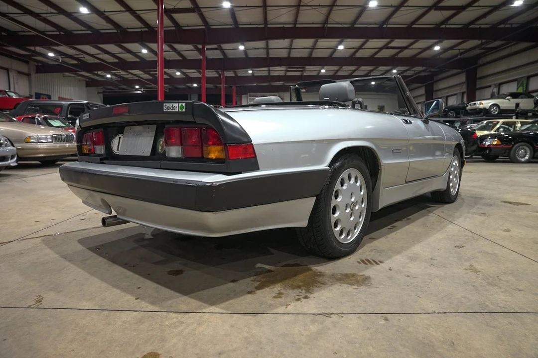 1987 Alfa Romeo - Image 8 of 31