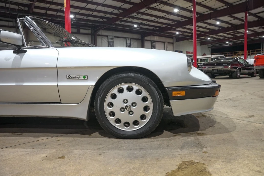 1987 Alfa Romeo - Image 11 of 31