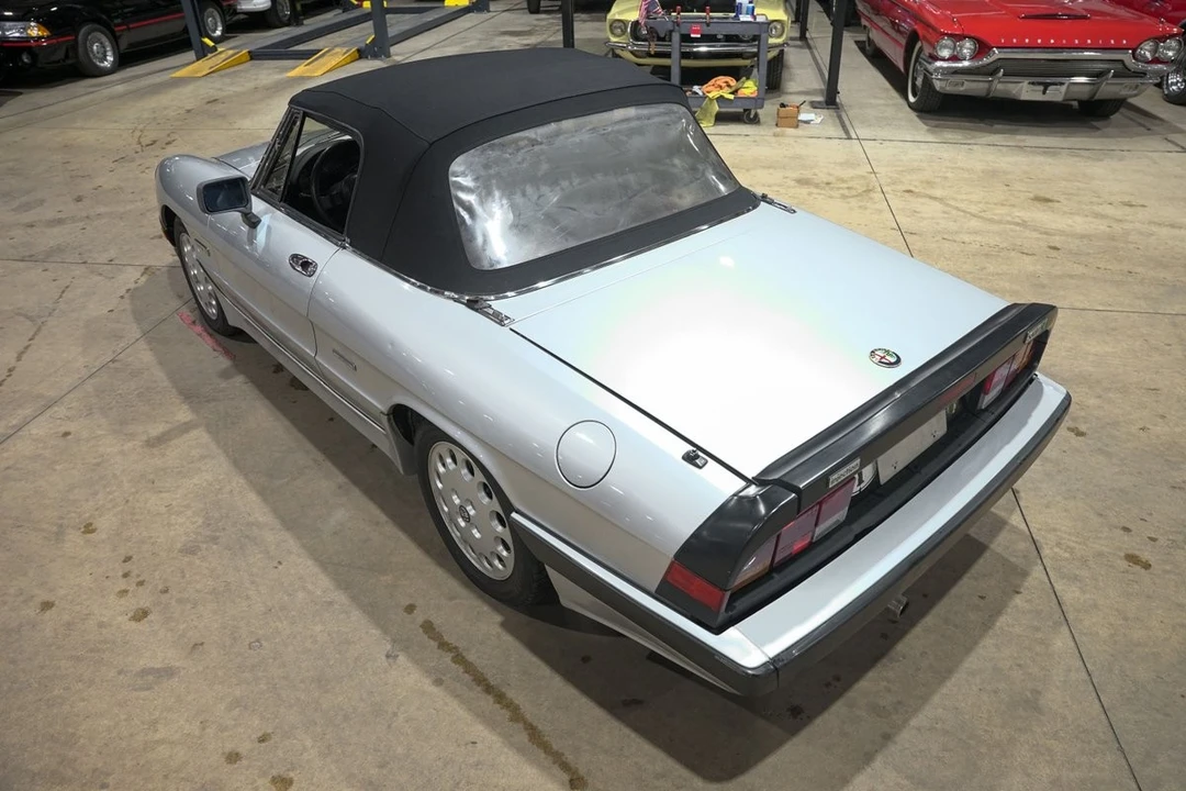 1987 Alfa Romeo - Image 28 of 31