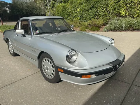 1987 Alfa Romeo Spider Quadrifoglio