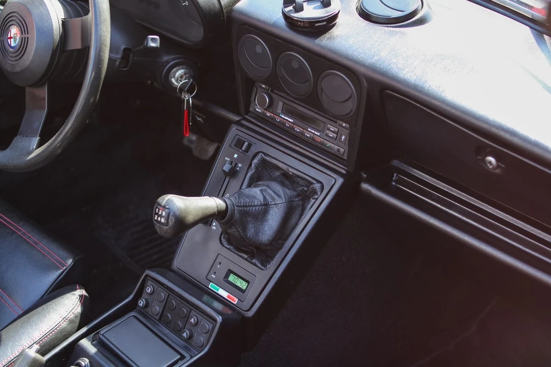 1987 Alfa Romeo 102-Series 2000 - Image 16 of 31