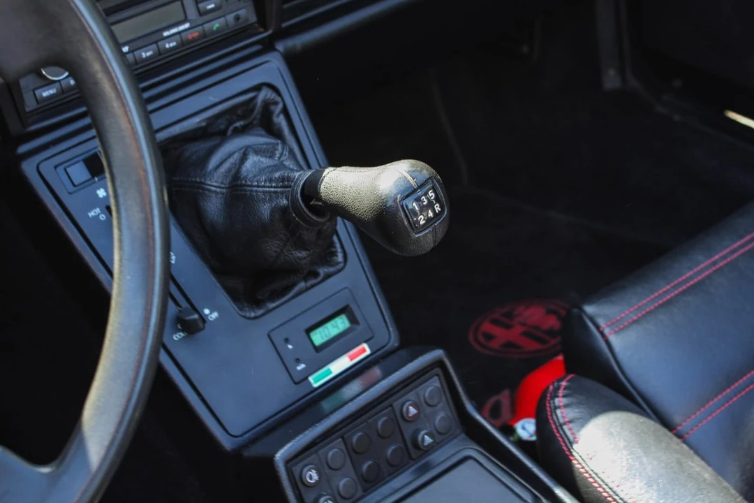 1987 Alfa Romeo 102-Series 2000 - Image 26 of 31