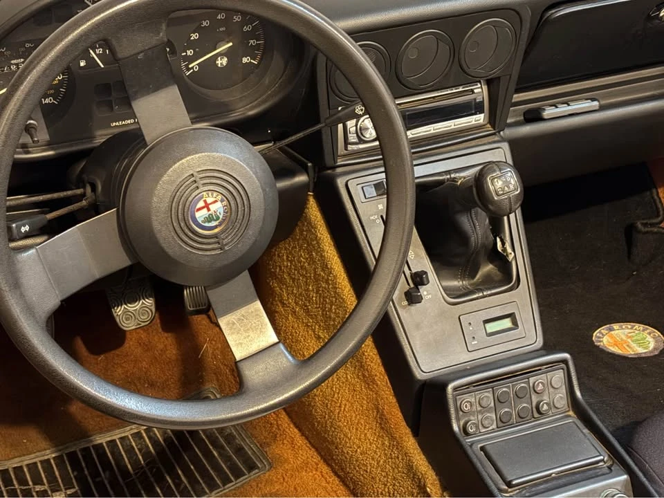 1987 Alfa Romeo 102-Series 2000 - Image 2 of 10