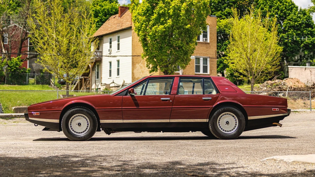 1987 Aston Martin Lagonda - Image 2 of 31