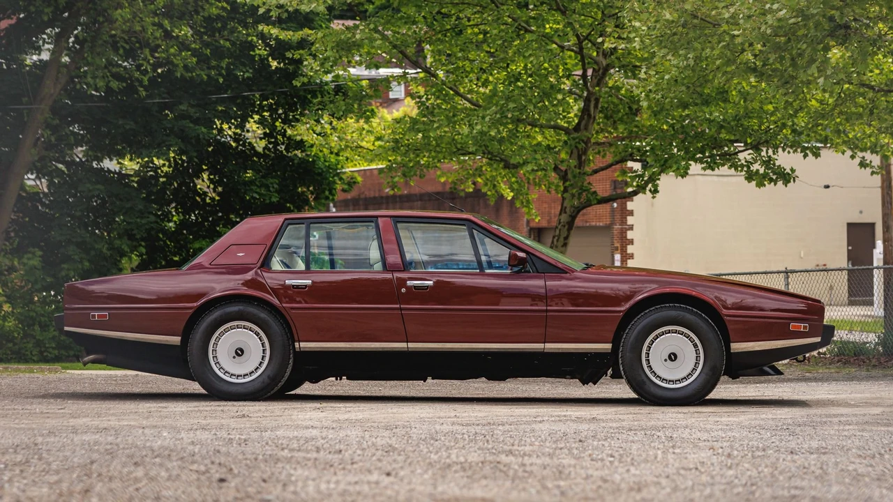 1987 Aston Martin Lagonda - Image 17 of 31