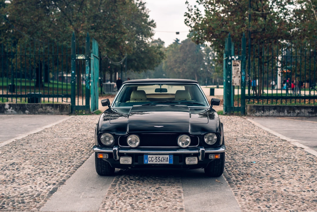 1987 Aston Martin DBS V8 & V8 & V8 Vantage - Image 2 of 31