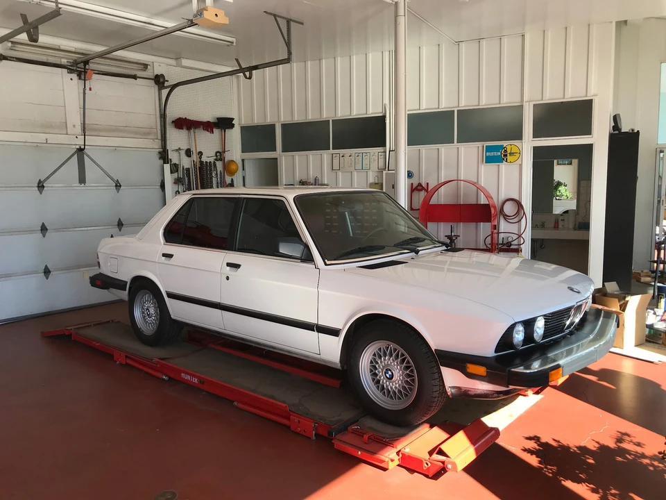 1987 BMW E28 5 Series - Image 2 of 31