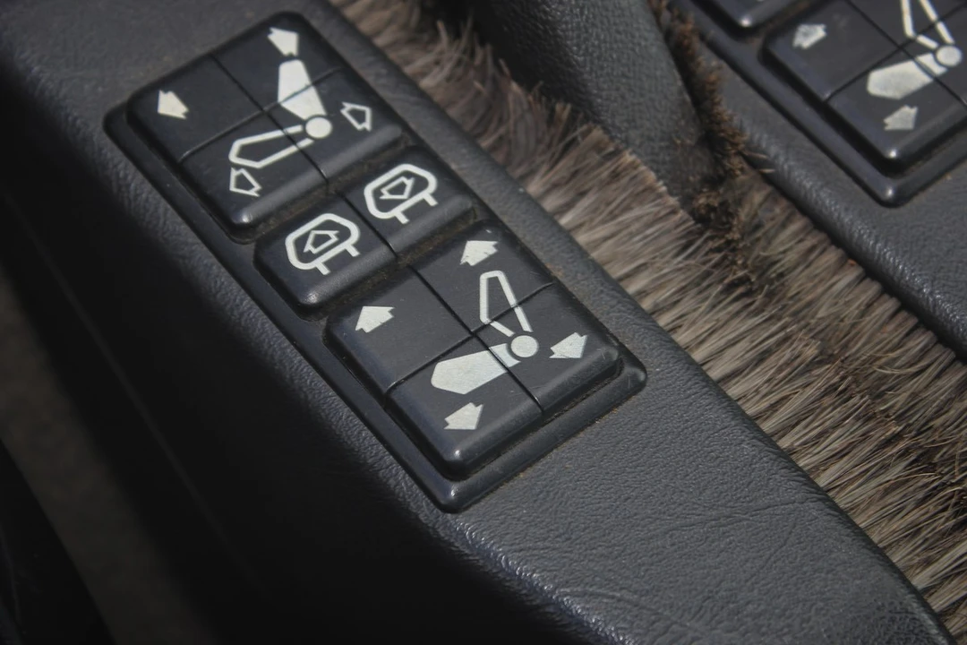 1987 BMW E24 6 Series - Image 27 of 30