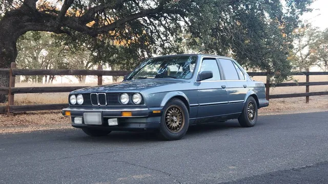 1987 BMW 325i Sedan