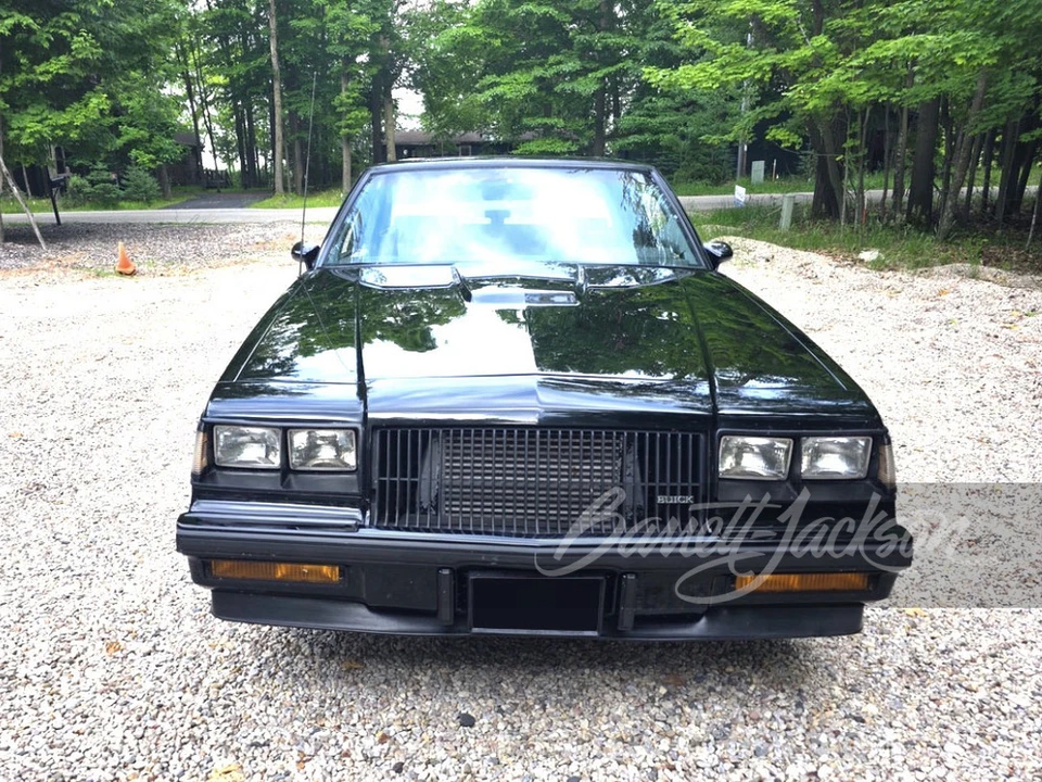 1987 Buick Grand National - Image 12 of 13
