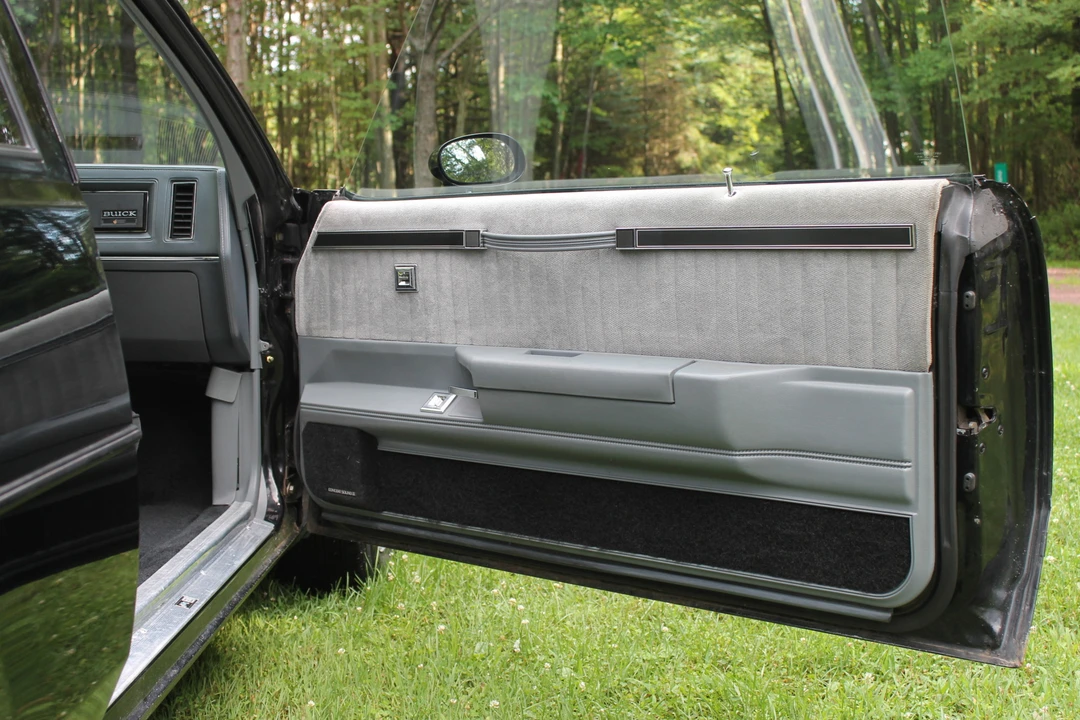 1987 Buick Grand National - Image 28 of 31