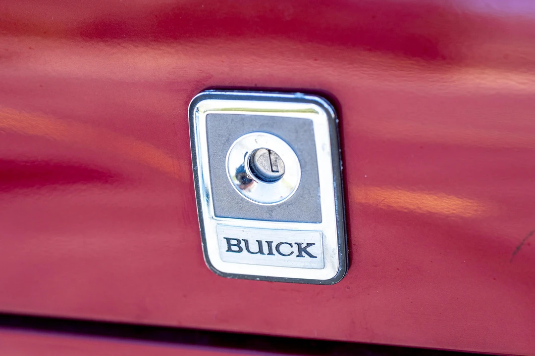 1987 Buick Riviera 4th-7th Gen - Image 23 of 31