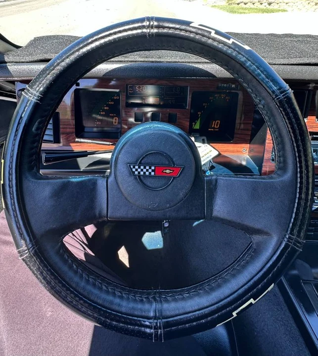 1987 Chevrolet Corvette C4 - Image 6 of 11