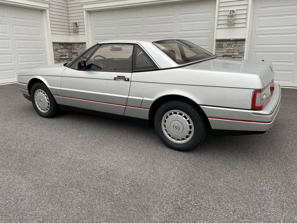 1987 Cadillac Allante - Image 11 of 31