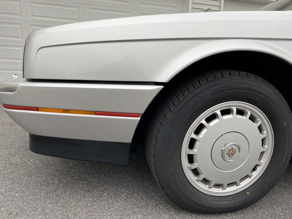1987 Cadillac Allante - Image 30 of 31