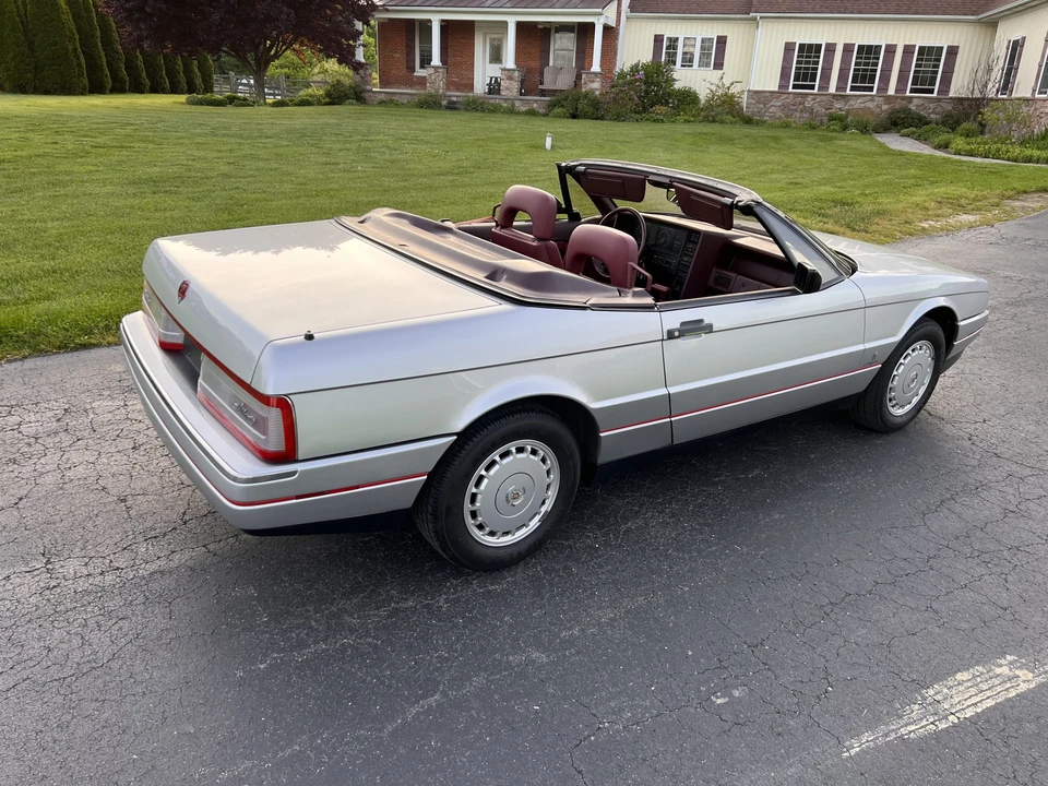 1987 Cadillac Allante - Image 15 of 31