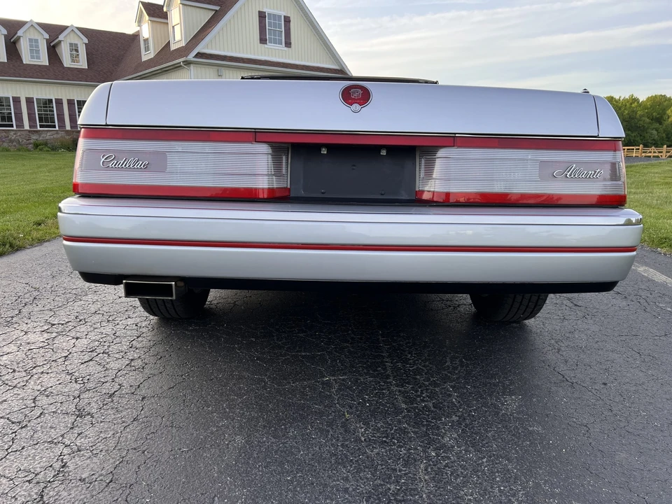 1987 Cadillac Allante - Image 10 of 31