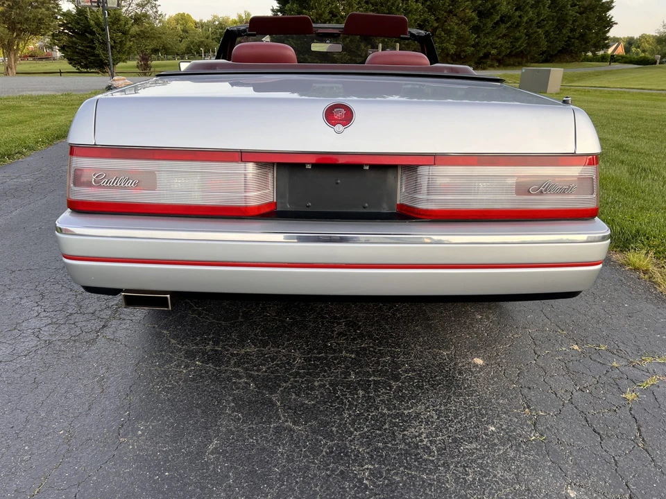 1987 Cadillac Allante - Image 9 of 31