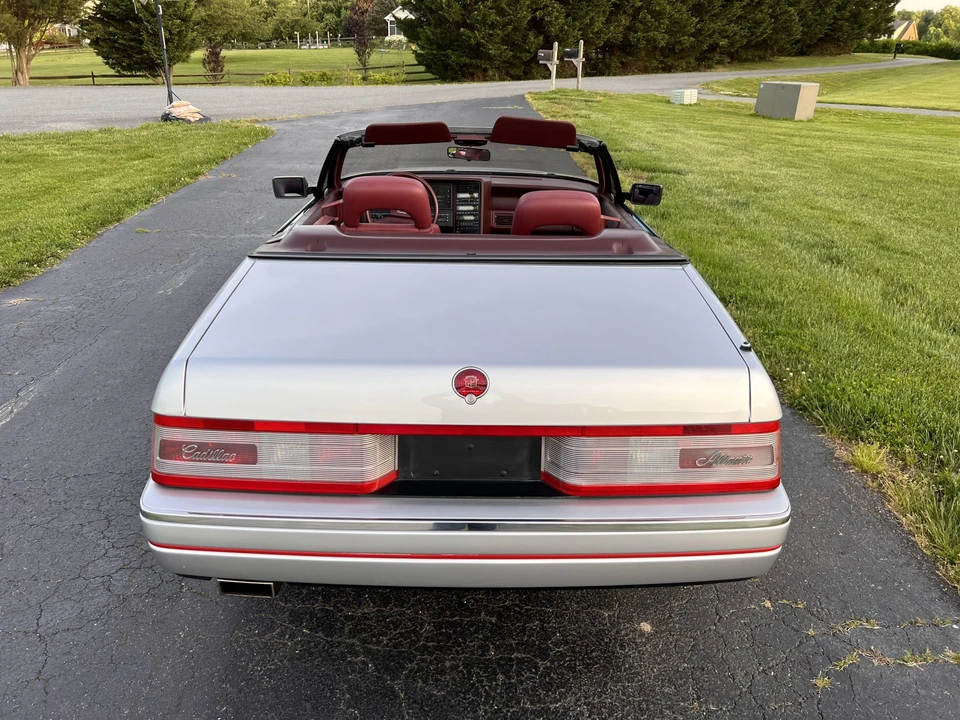 1987 Cadillac Allante - Image 8 of 31