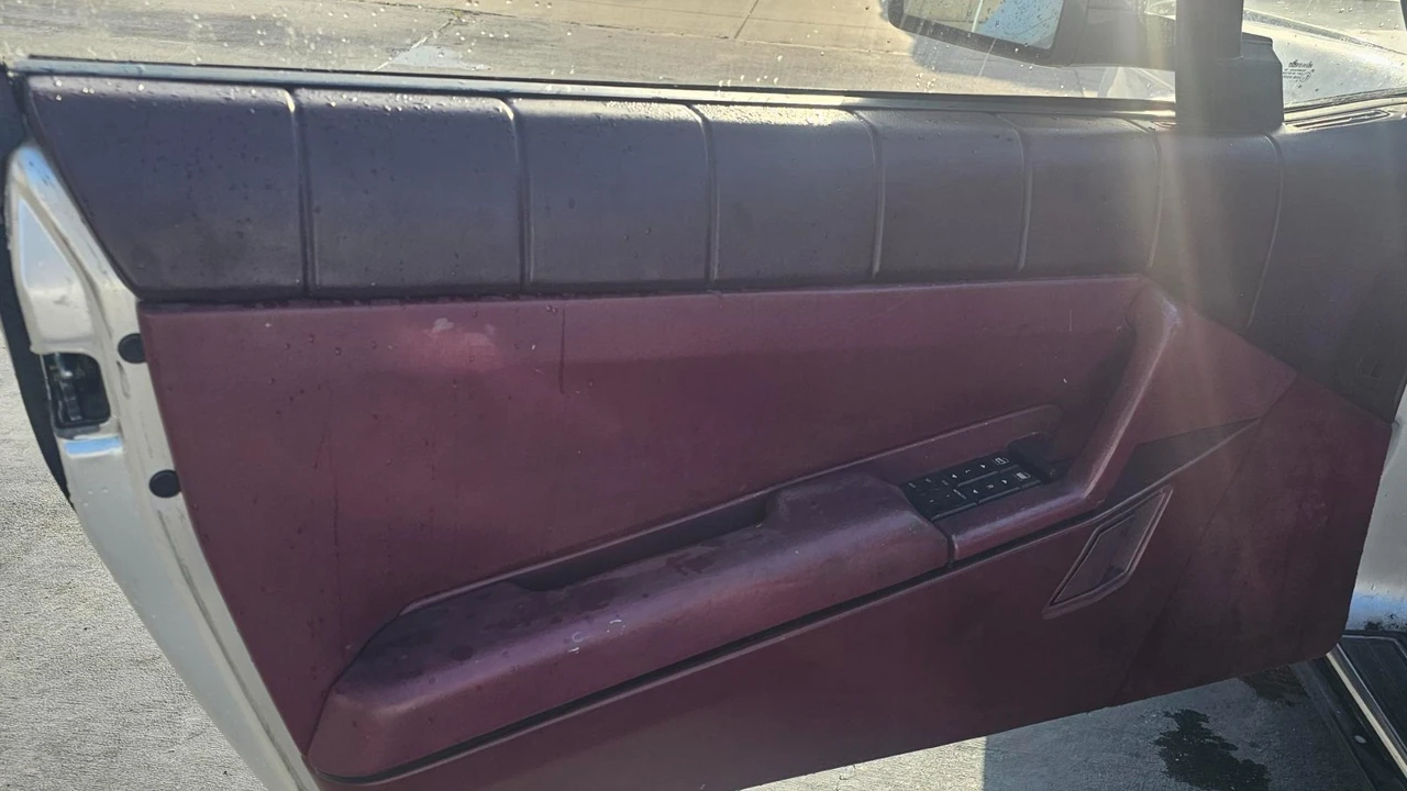 1987 Cadillac Allante - Image 11 of 20