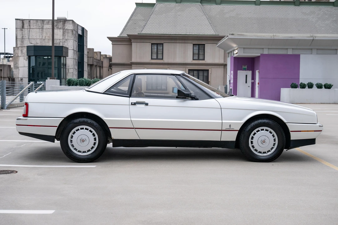1987 Cadillac Allante - Image 15 of 31
