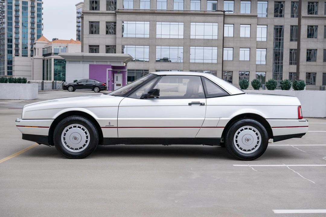 1987 Cadillac Allante - Image 11 of 31