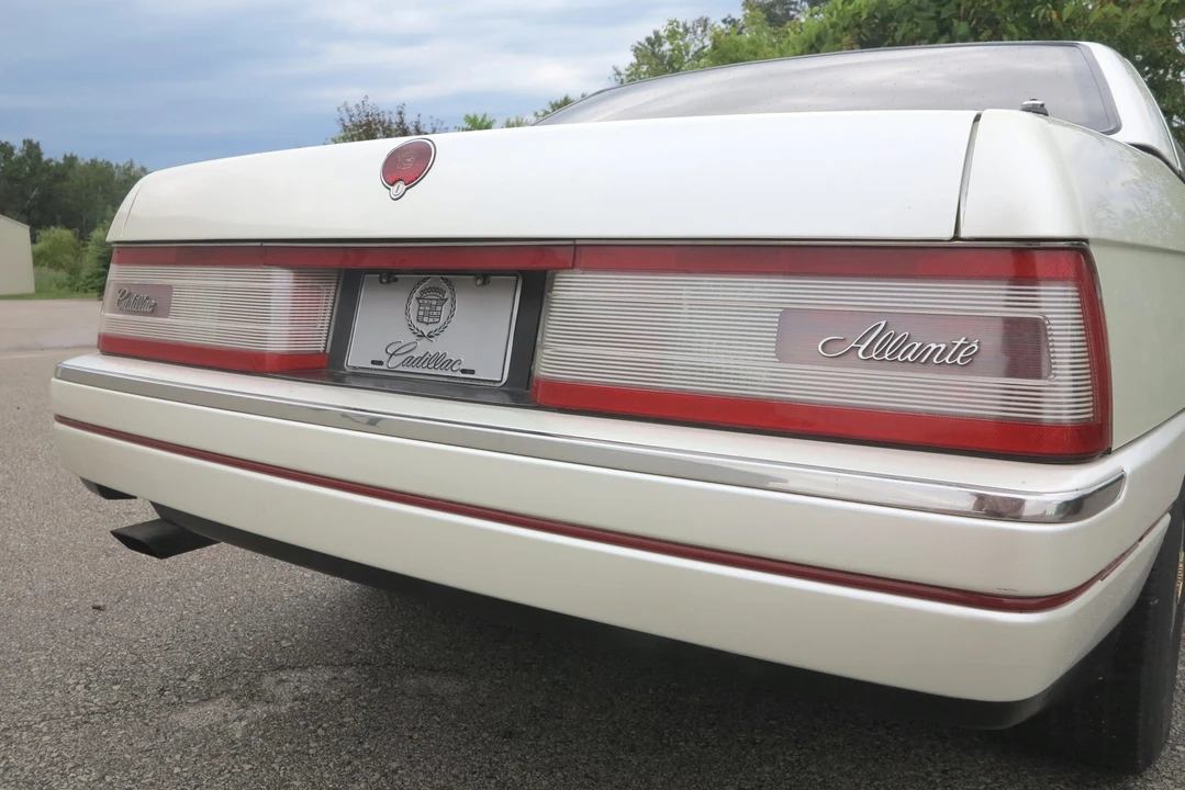 1987 Cadillac Allante - Image 23 of 31