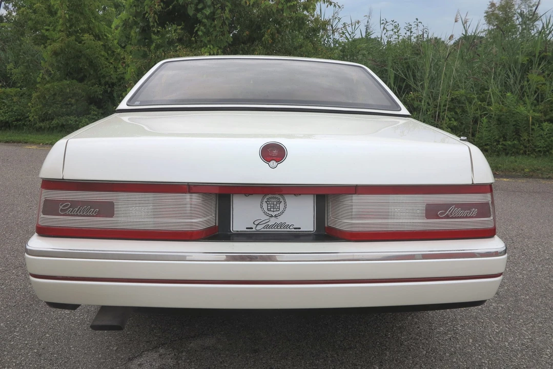 1987 Cadillac Allante - Image 9 of 31