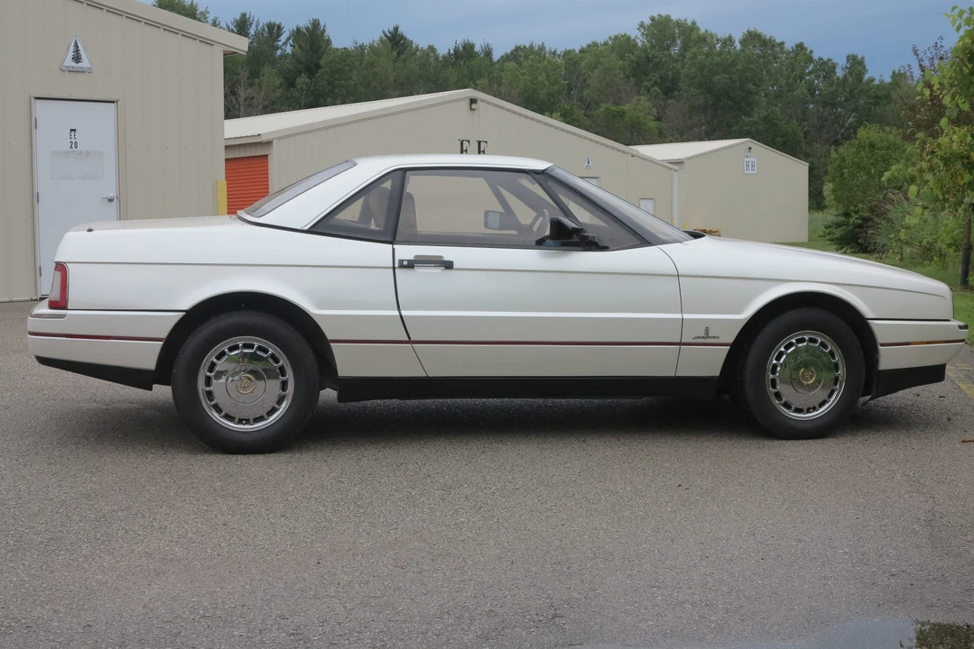 1987 Cadillac Allante - Image 11 of 31