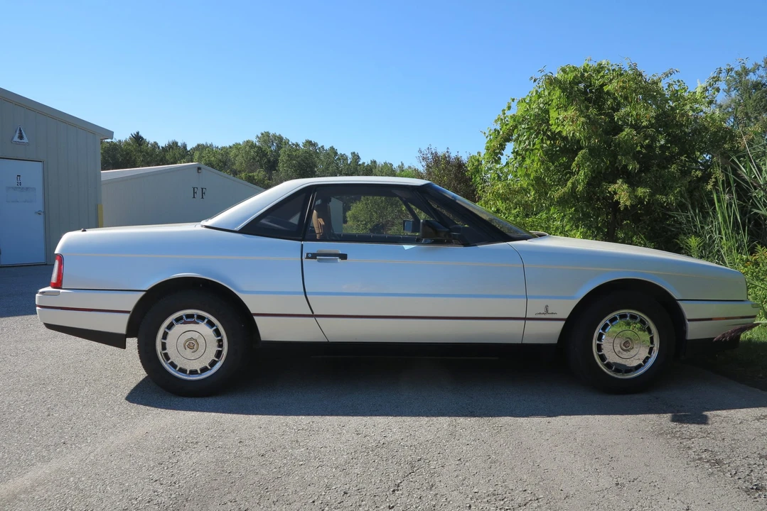 1987 Cadillac Allante - Image 12 of 31