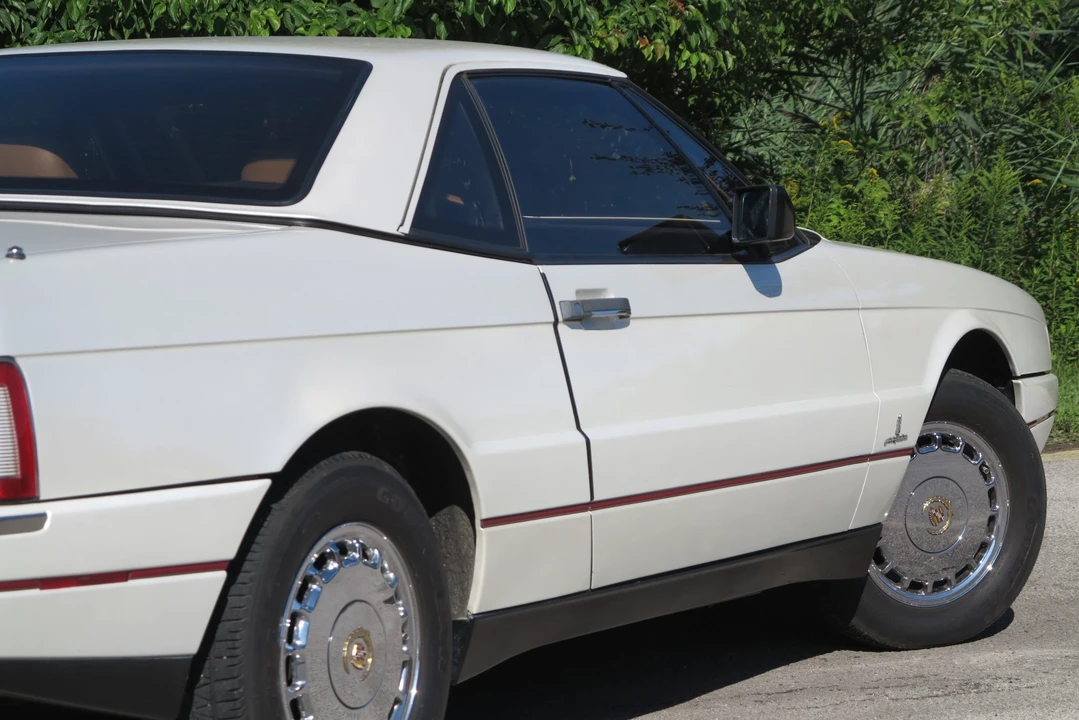 1987 Cadillac Allante - Image 25 of 31